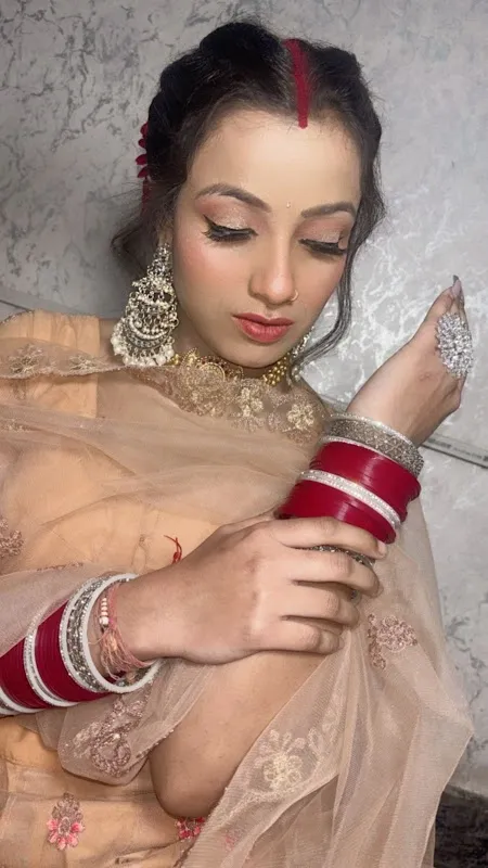 Simran's Makeoverz (ladies salon)