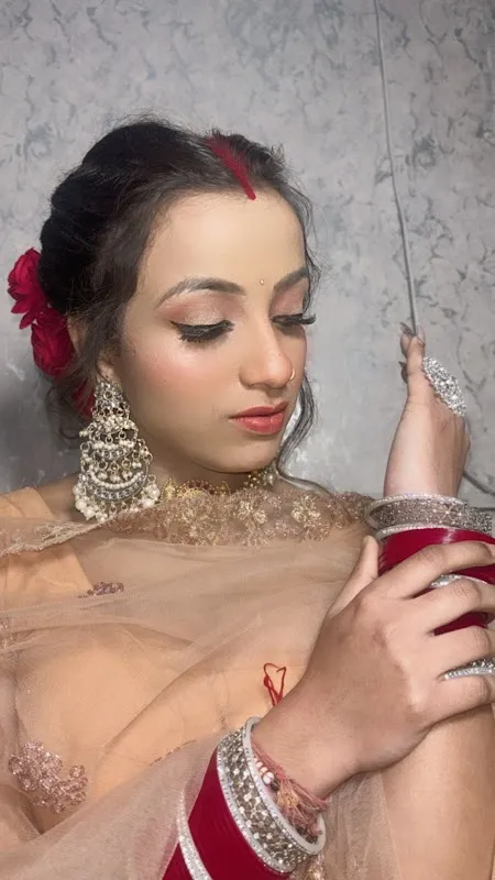 Simran's Makeoverz (ladies salon)