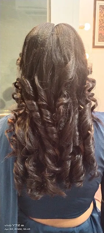 Bashir Khan Hair staylist professional.