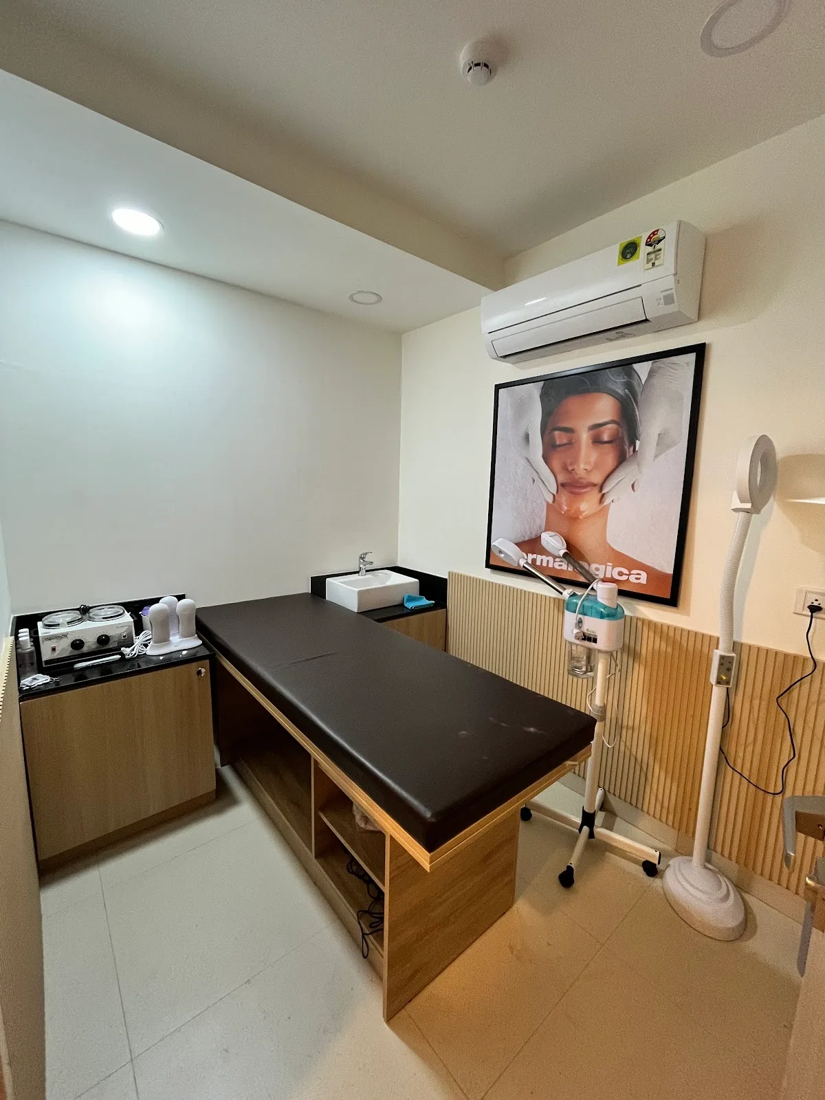 Lakme Salon Saket Indore