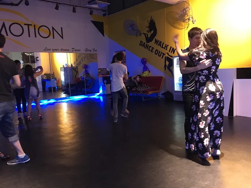 En Motion Dance School