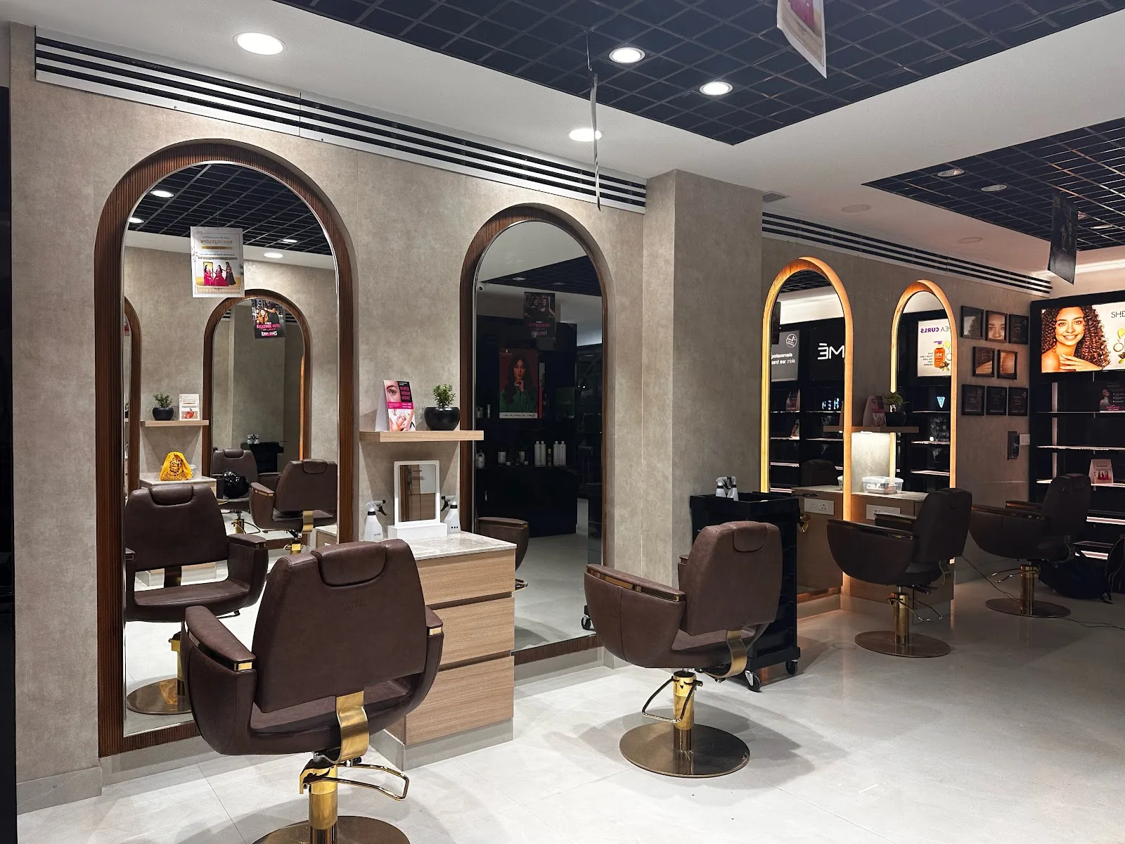 Lakme Salon For Him and Her in Ranjit Nagar,Kanpur