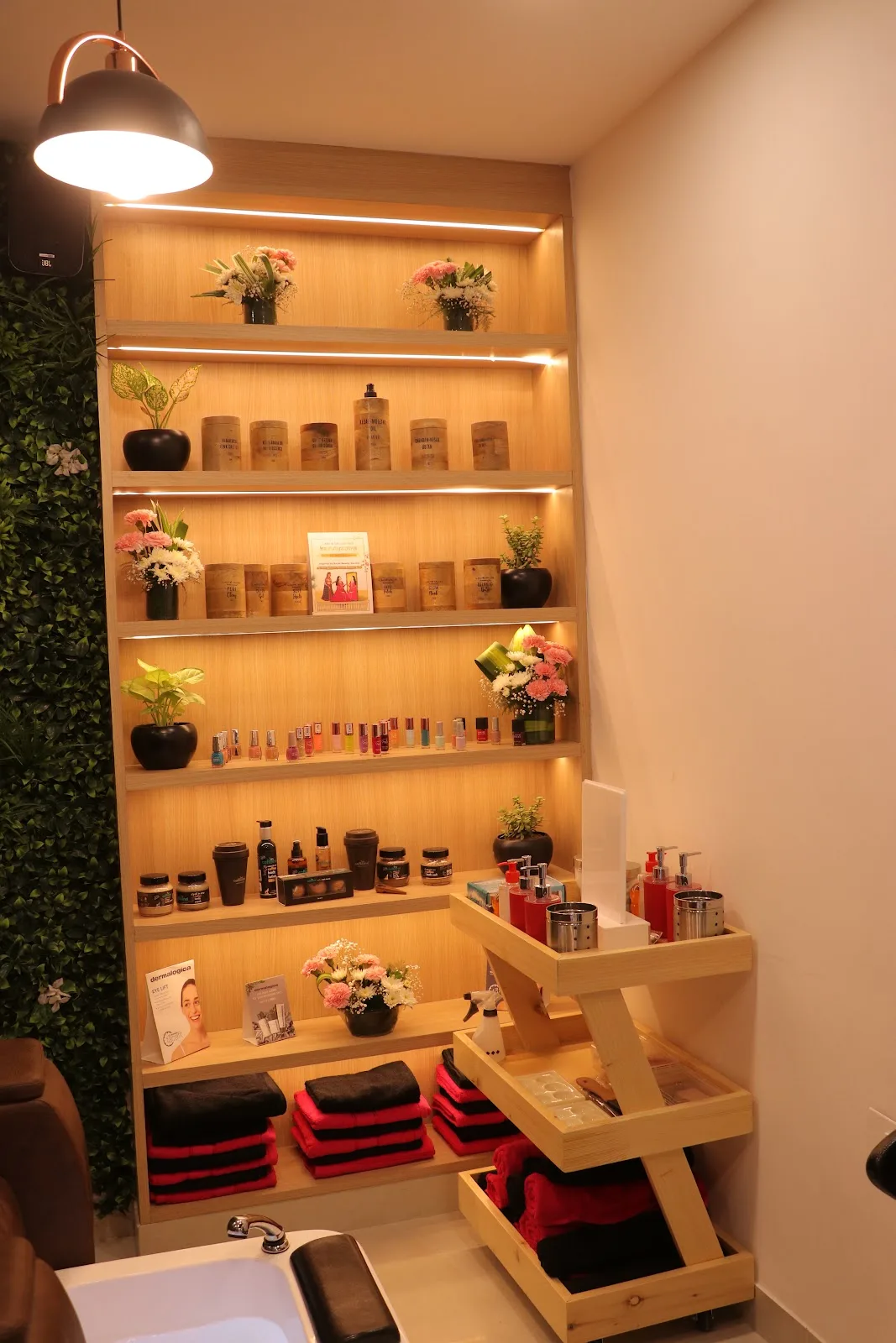 Lakme Salon For Him and Her in Ranjit Nagar,Kanpur
