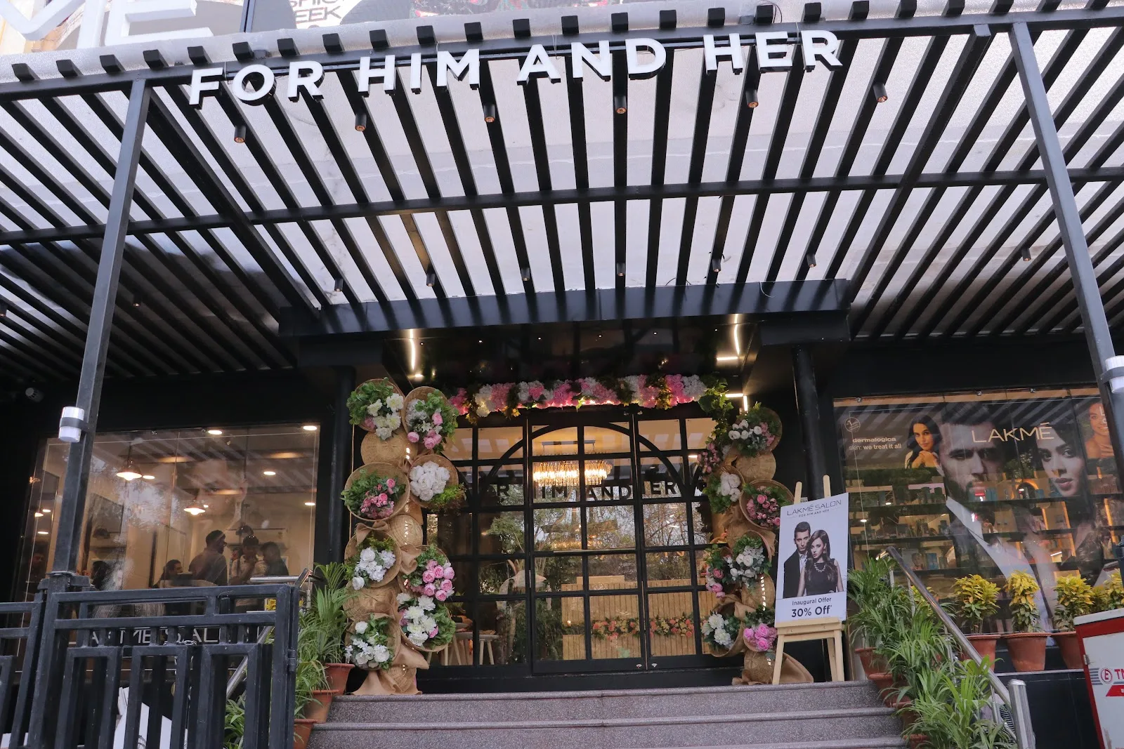 Lakme Salon For Him and Her in Ranjit Nagar,Kanpur