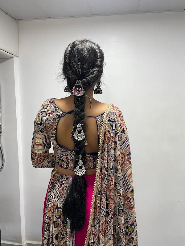 Yuva Unisex Salon युवा