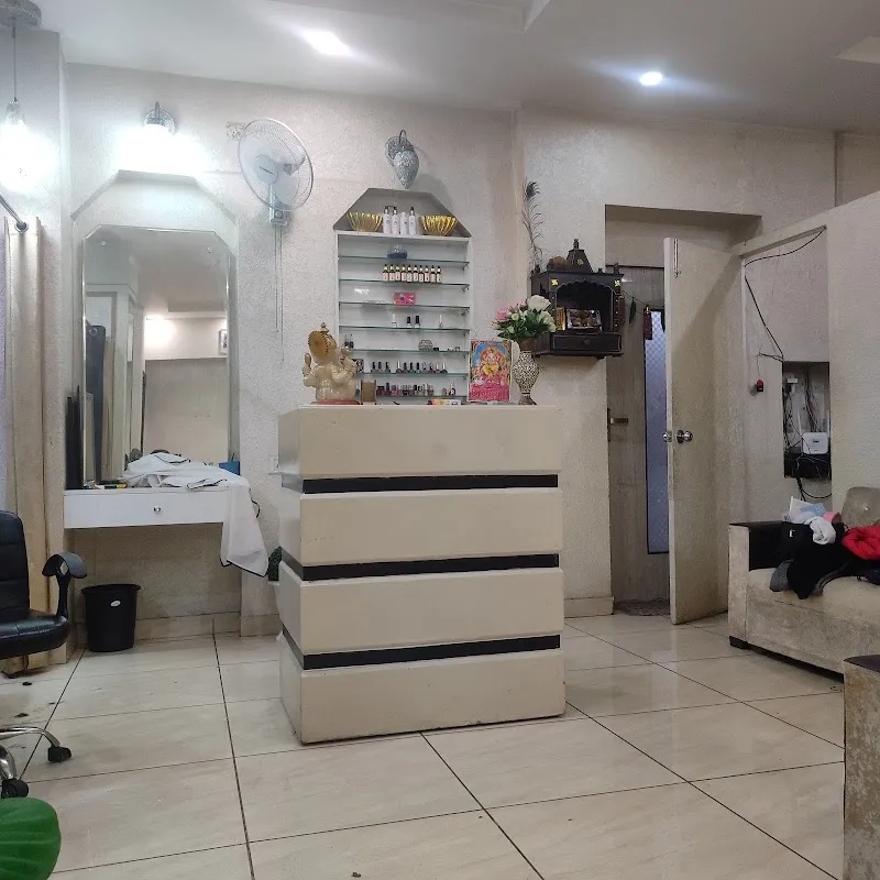 VS MAKEOOVERS LUXURY UNISEX SALON & ACADEMY
