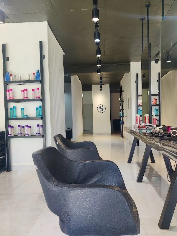 STRAIGHT SALON