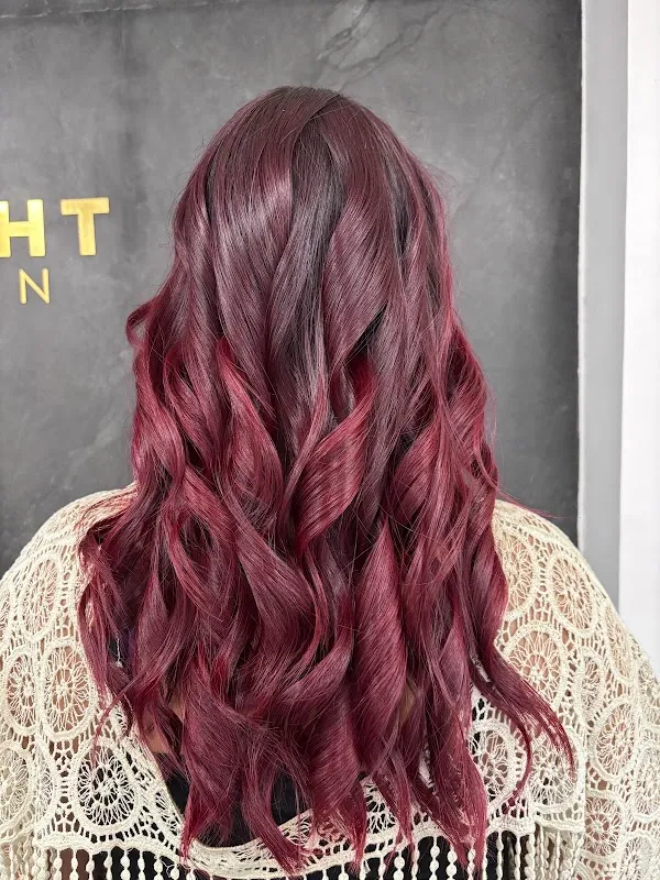 STRAIGHT SALON