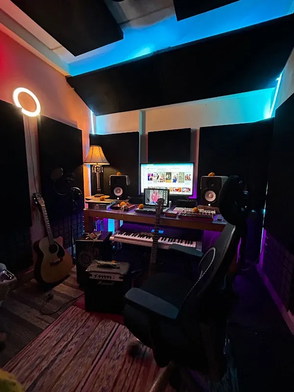 b7 MusicProduction Studio