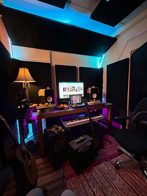 b7 MusicProduction Studio