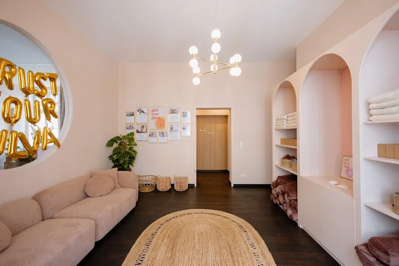 YOU GLOW Yoga & Womanhood Mitte
