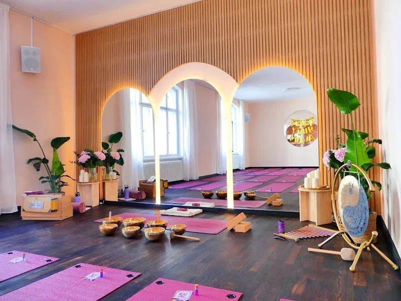YOU GLOW Yoga & Womanhood Mitte