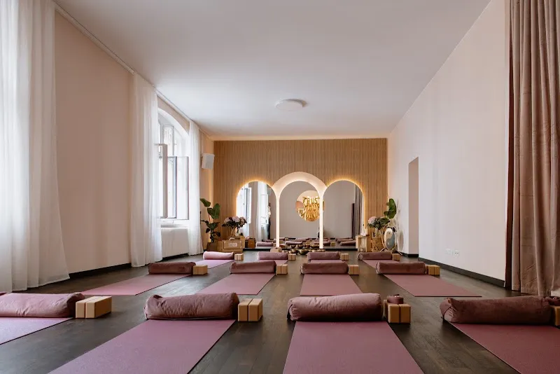 YOU GLOW Yoga & Womanhood Mitte