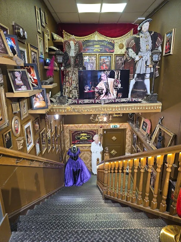 Cool Britannia Studios / Old Time Photo Studio London