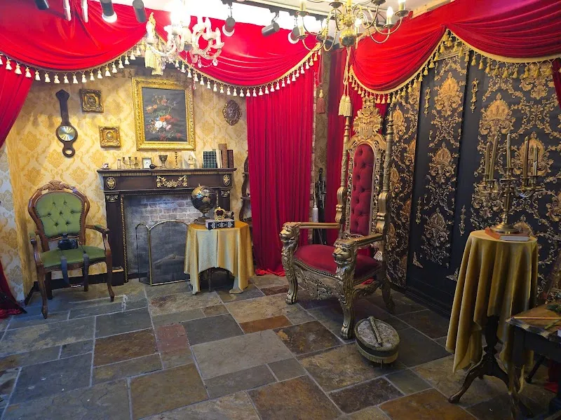 Cool Britannia Studios / Old Time Photo Studio London