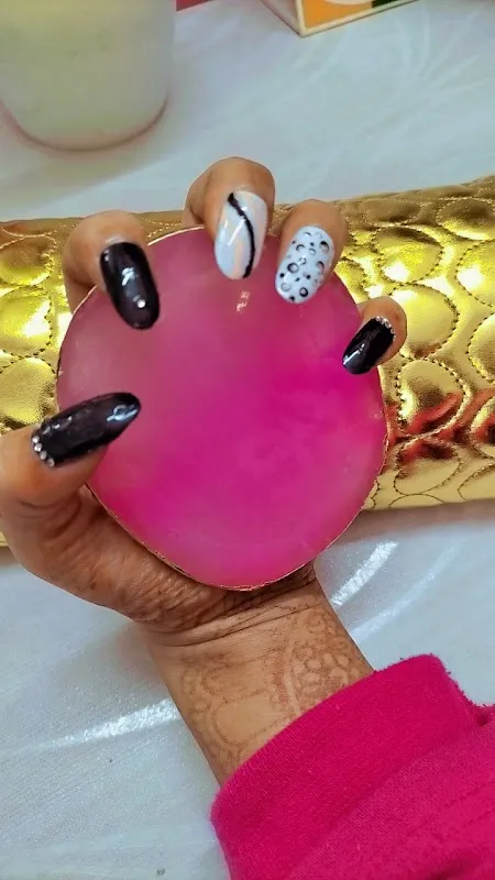 Queen's Hair And Beauty Salon