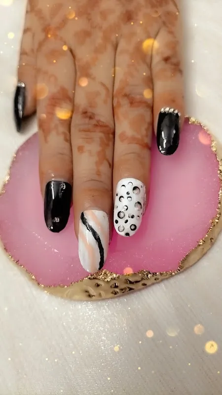 Queen's Hair And Beauty Salon