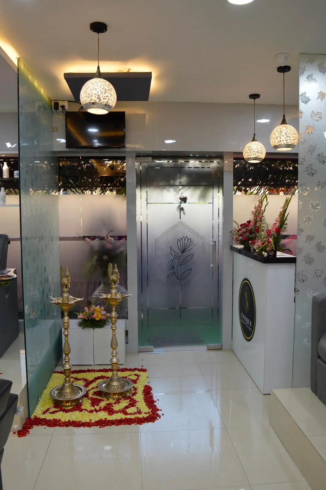 UNIQUE BEAUTY SALON