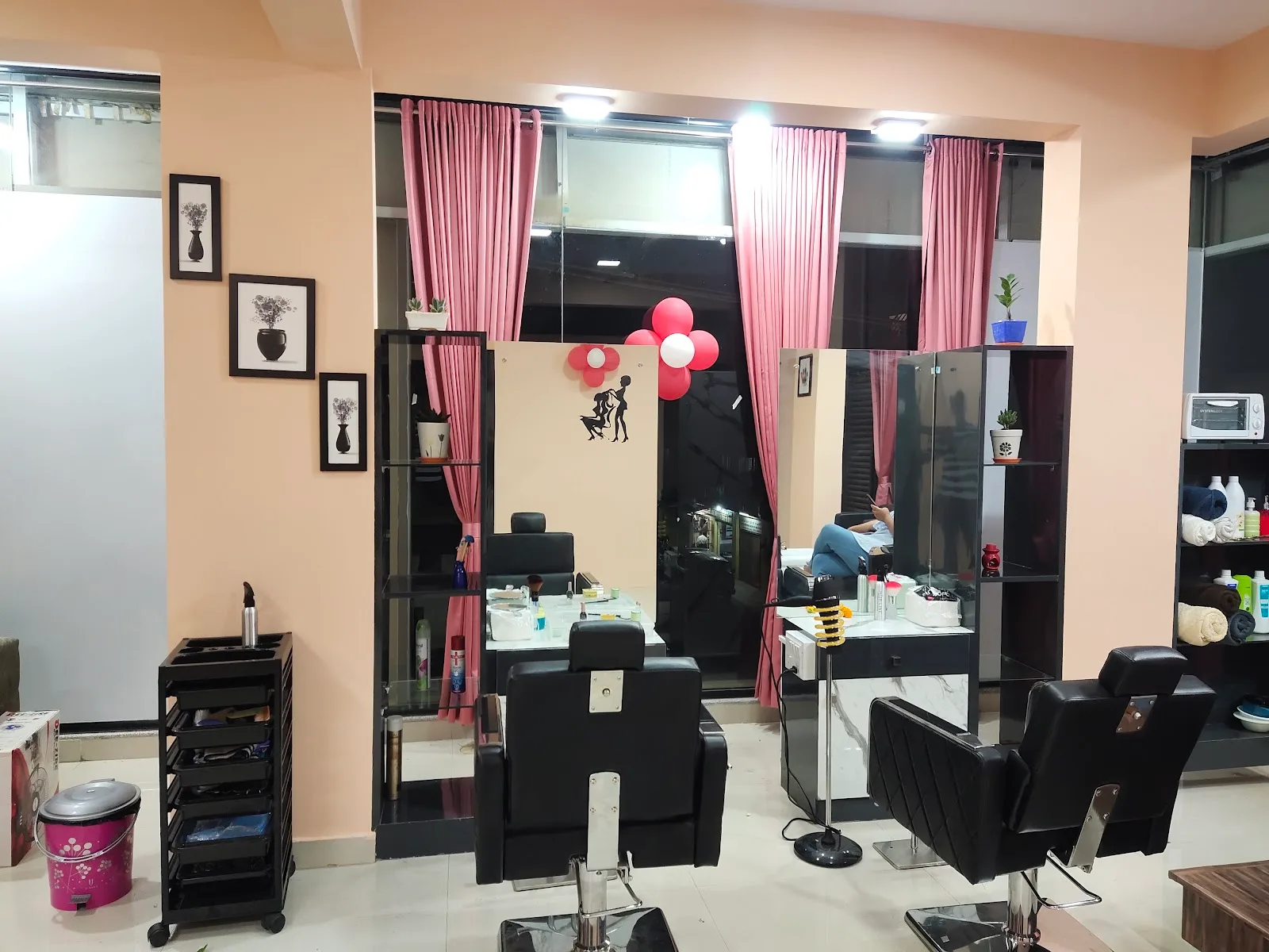 Pamper & Shine Ladies Salon