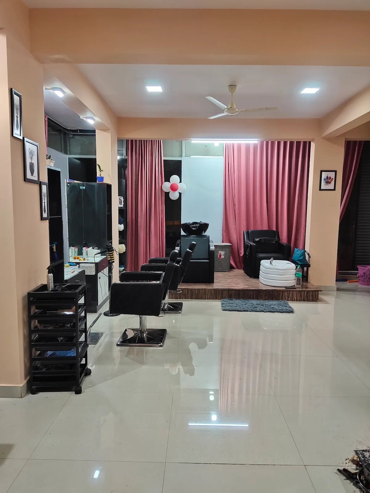 Pamper & Shine Ladies Salon