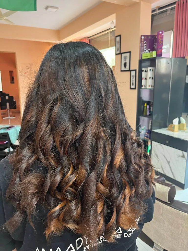 Pamper & Shine Ladies Salon