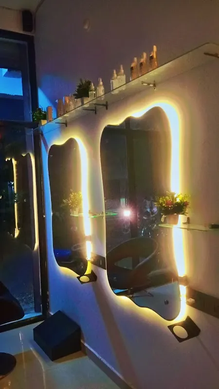 B-town Unisex Salon