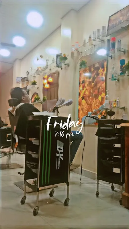 B-town Unisex Salon