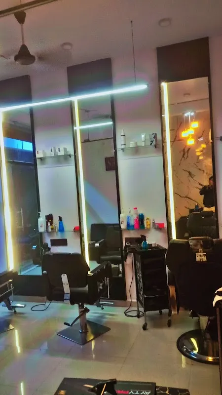 B-town Unisex Salon