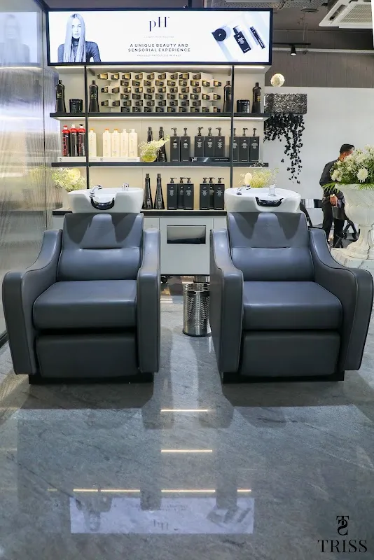 Triss Salon Agra