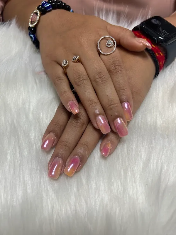 Triss Salon Agra