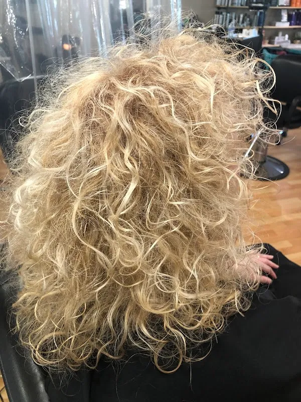 Salon La Mae