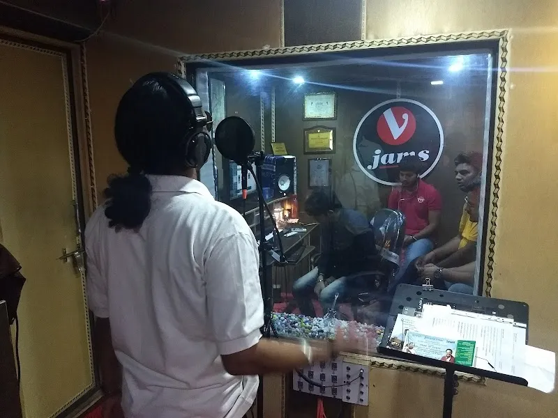V JAMS STUDIO