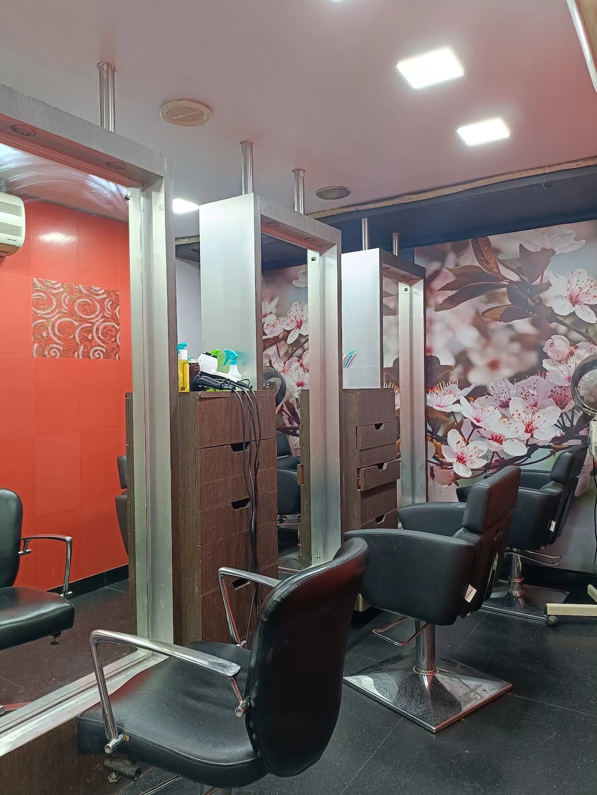 HERBAL AMBIENCE SPA and SALON (LOREAL)