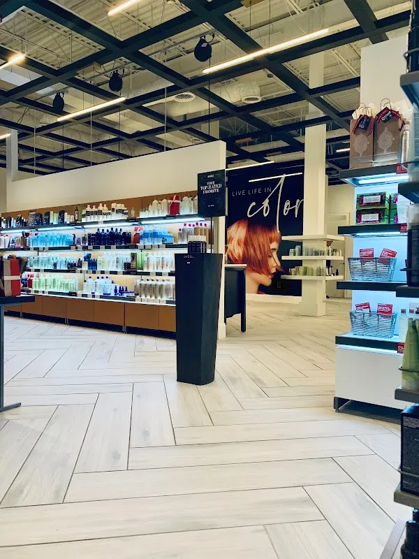 Pavo Salon