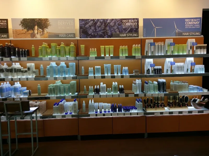Pavo Salon
