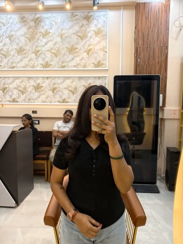 Velvet lounge unisex salon