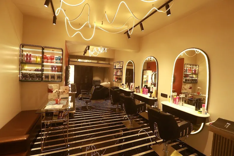 Vikas Marwah Oshiwara salon ( Hair & Beauty Salon )