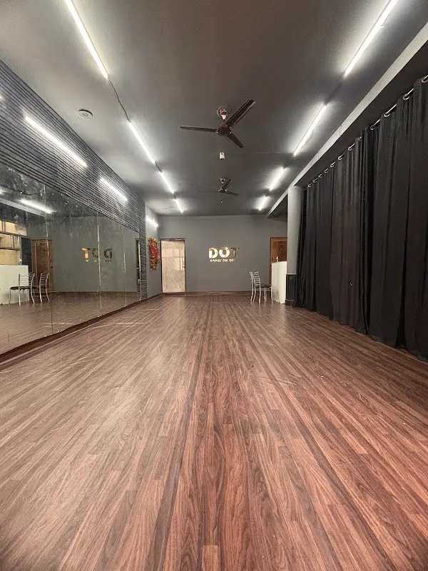 DOT DANCE STUDIO