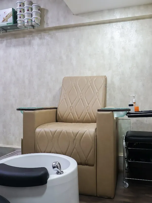 THE HAIR COMMUNE SALON