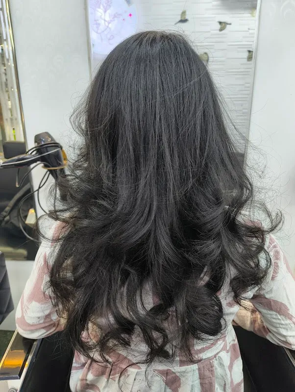 IQ hair artistry unisex salon&academy