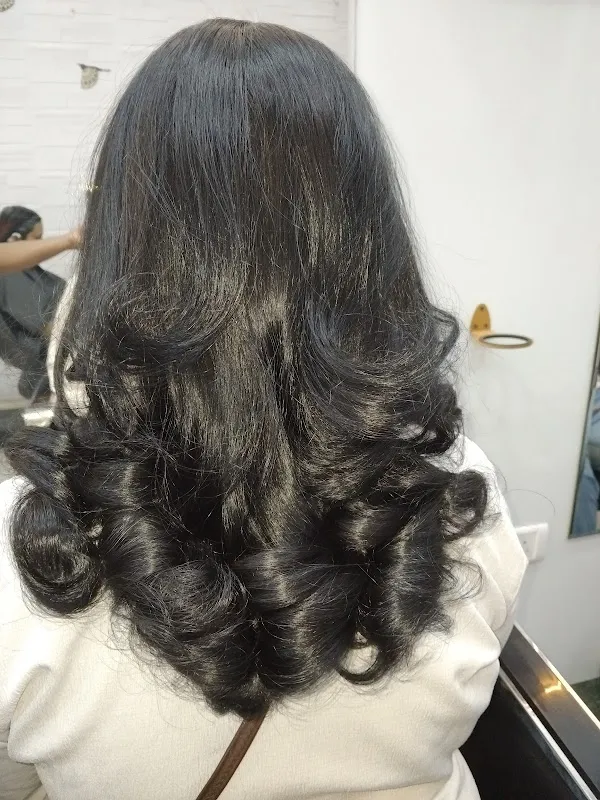 IQ hair artistry unisex salon&academy