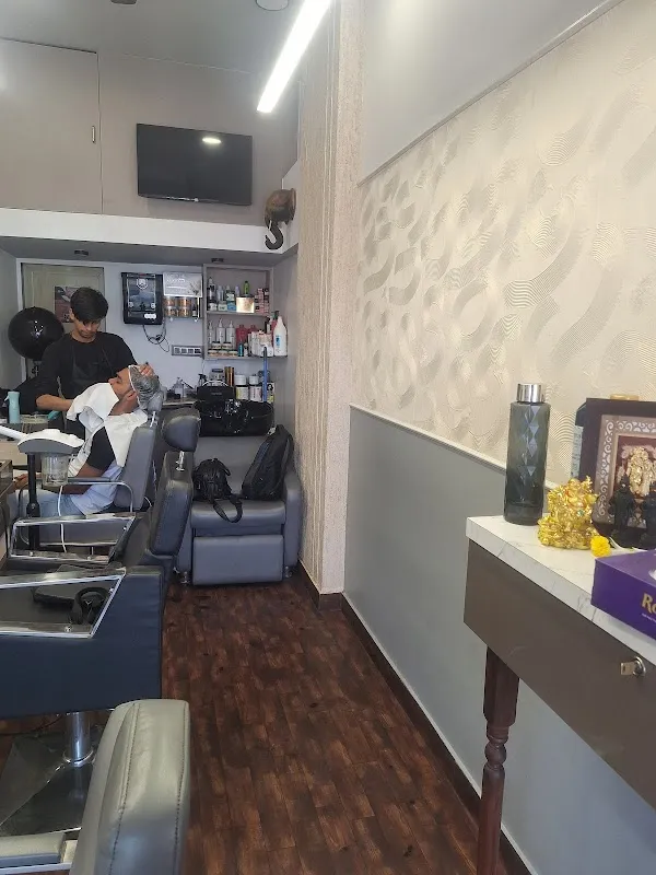 Akash Hair and makup studio