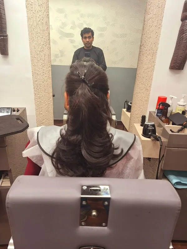 Akash Hair and makup studio
