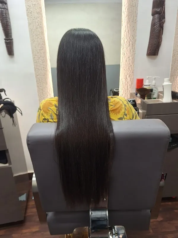Akash Hair and makup studio
