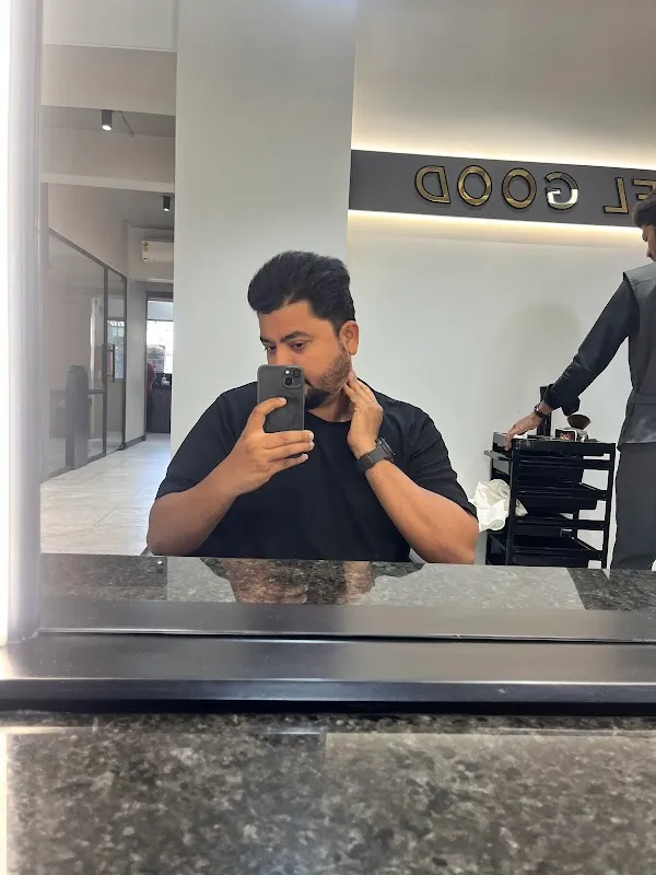 Kutz The Salon Medical Square