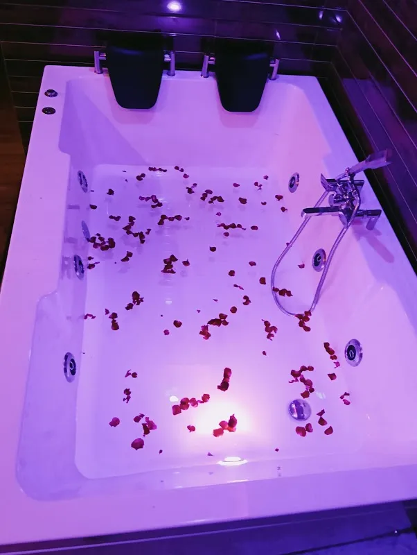 Renovar Massage Spa - Top-Rated Spa In Charni Road Colaba and Fort