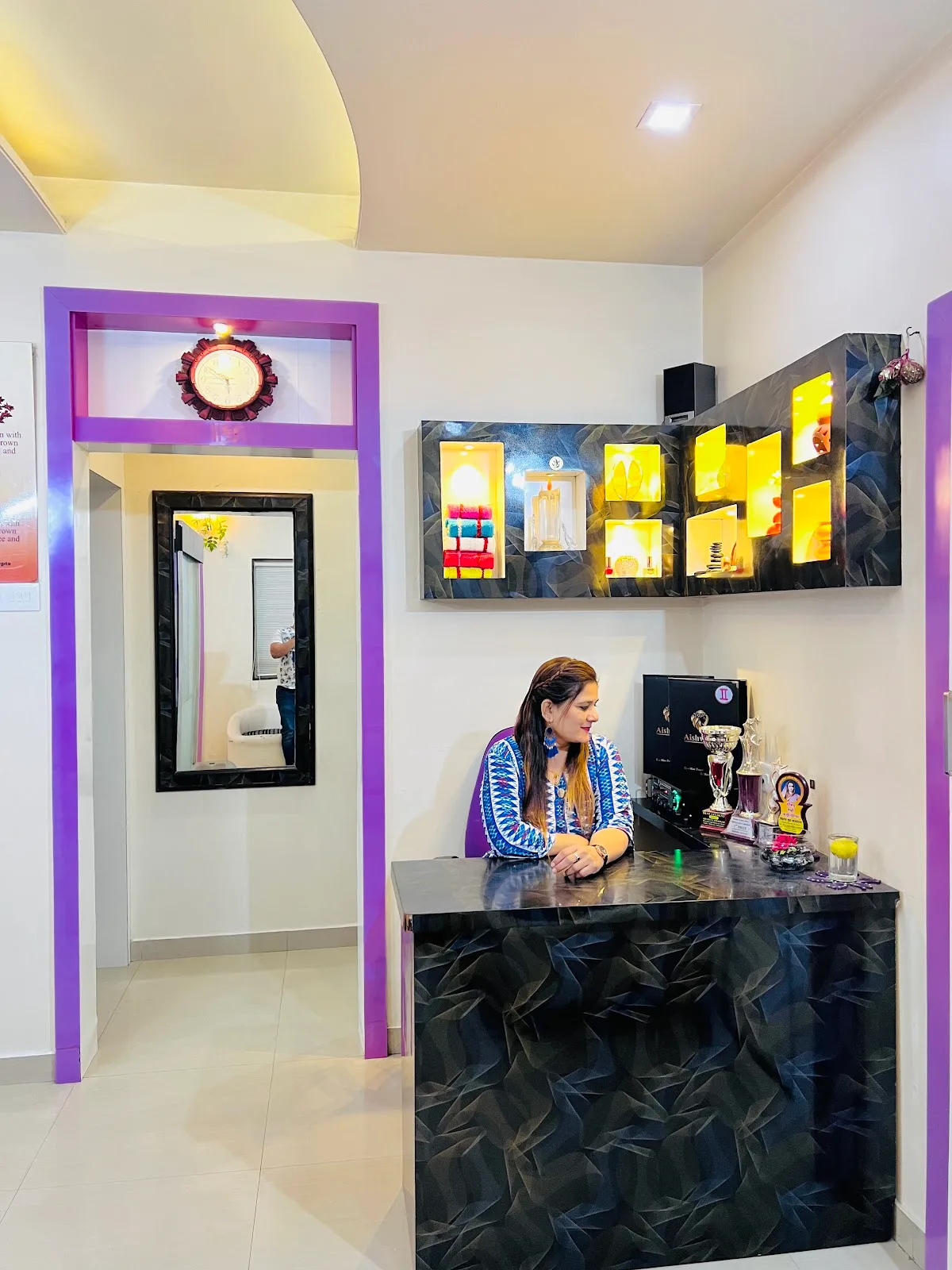 Aishwarya Ladies Beauty Parlour in Pune, Keratin Treatment, Meni Pedi, Hair Spa, Nail Art, Makeup, Beauty Parlour Course Pune