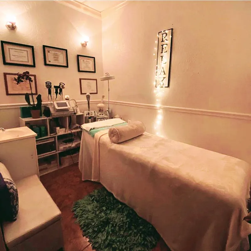Tita’s Dominican hair salon / Hair Extensions / Nails and more