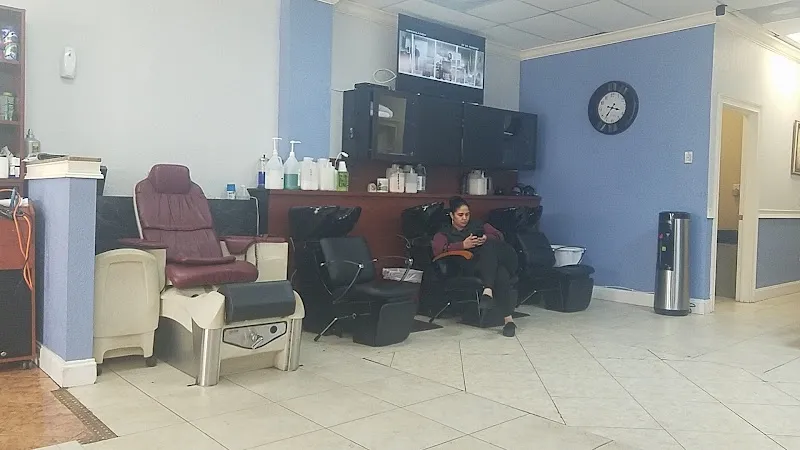 Tita’s Dominican hair salon / Hair Extensions / Nails and more