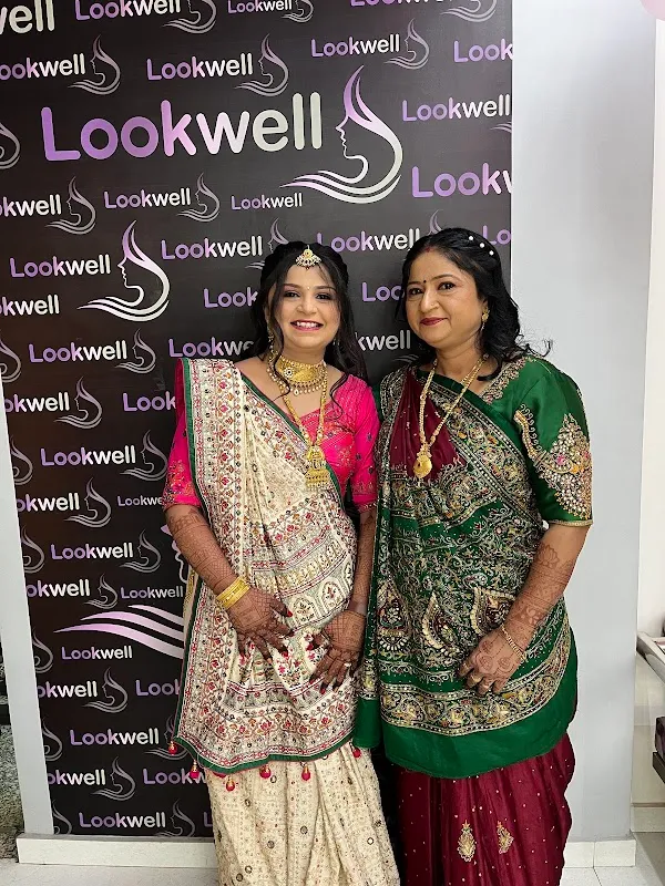 𝗟𝗼𝗼𝗸𝘄𝗲𝗹𝗹 𝗮 𝗹𝘂𝘅𝘂𝗿𝗶𝗼𝘂𝘀 𝗦𝗮𝗹𝗼𝗻- Best Bridal Makeup Salon | Hair Salon | Skin Salon | Menicure Pedicure Salon in Junagadh